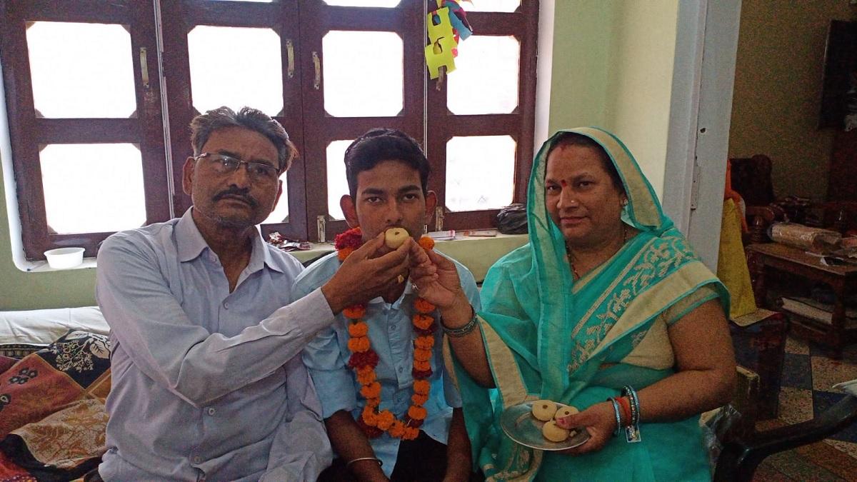 UP Board 12th Topper Shubh Chhapra (Photo: Nahid Ansari)