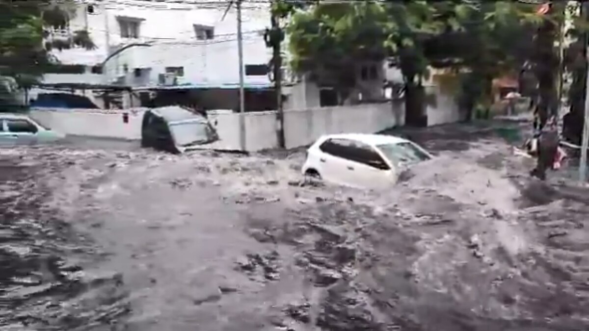 Heavy rains lash Hyderabad