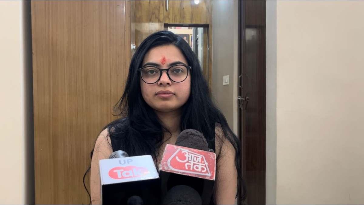 मुरादाबाद में रहने वाली आयुषी सिंह ने यूपी पीसीएस 2022 में 62वीं रैंक हासिल की है.