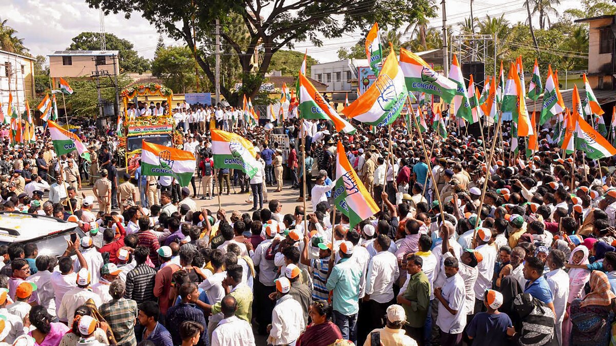 कांग्रेस नेता राहुल गांधी ने चिकमगलूर में रोड शो किया. यहां बड़ी संख्या में समर्थकों की भीड़ देखने को मिली. (फोटो-पीटीआई)