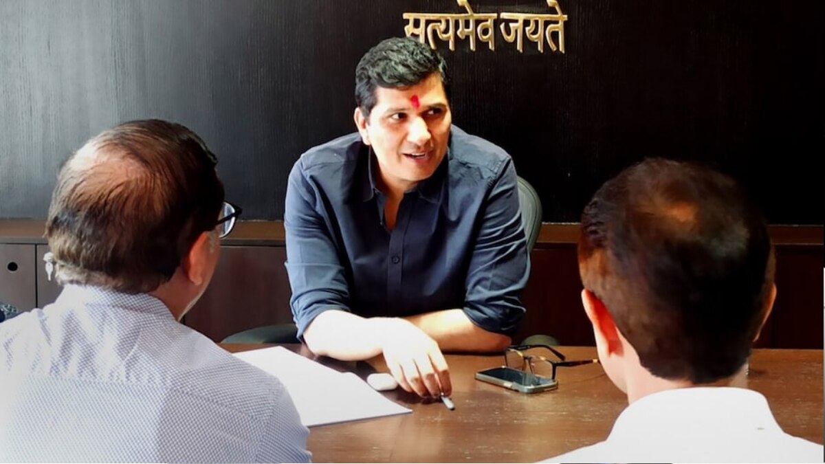 दिल्ली सरकार में सर्विसेज विभाग के मंत्री सौरभ भारद्वाज. (फाइल फोटो) 