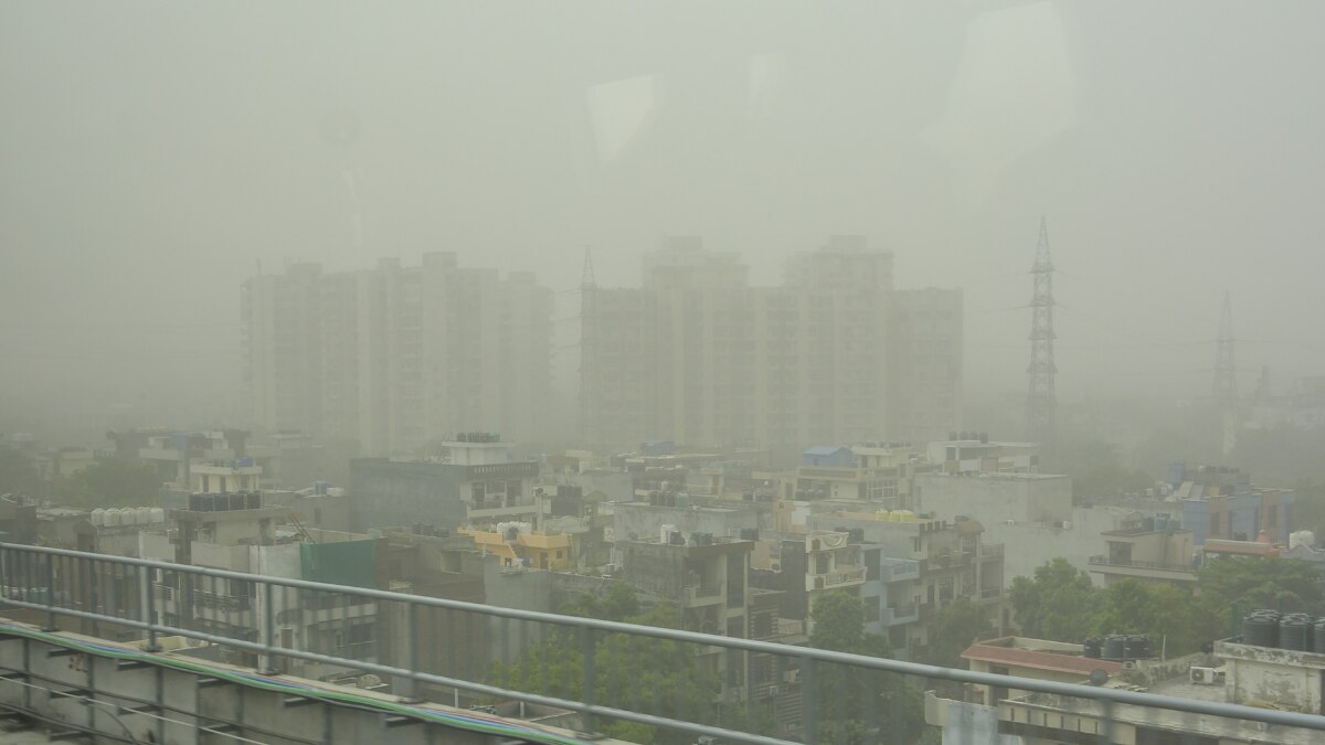 दिल्ली में धूल भरी आंधी करने लगी है बीमार! श्वांस के मरीजों को डॉक्टर्स ने किया अलर्ट