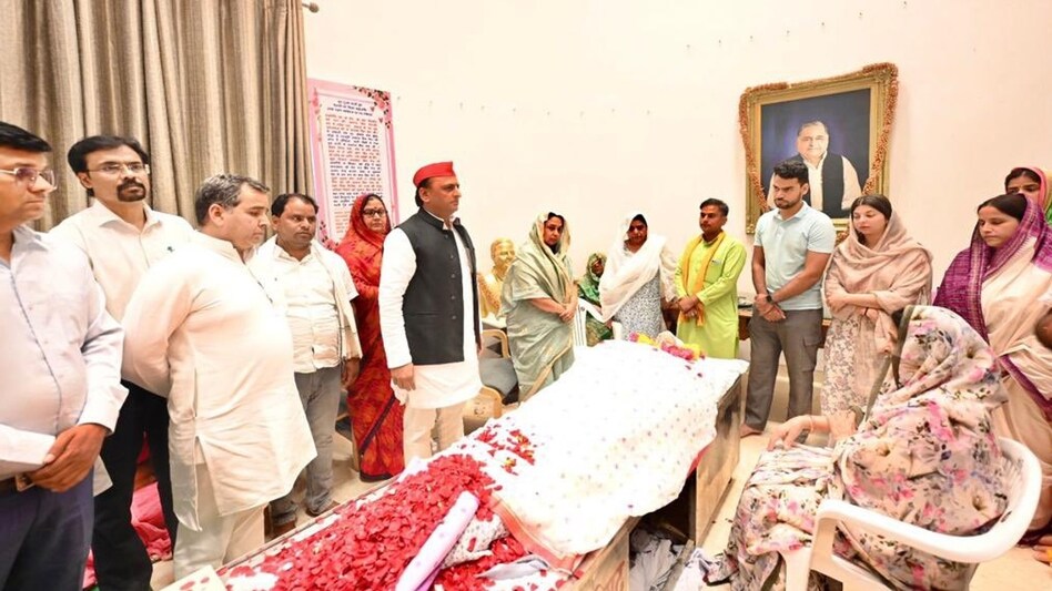 अखिलेश यादव की ताई का हुआ निधन, अंतिम यात्रा में पहुंचे-Akhilesh Yadav's Tai passed away, reached the last journey