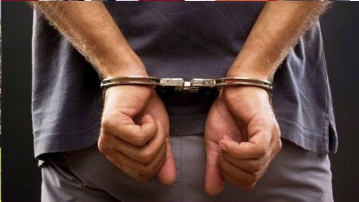 छेड़छाड़ जेसे आरोपों के बाद IRS ऑफिसर को दिल्ली पुलिस ने किया अरेस्ट (प्रतीकात्मक फोटो)