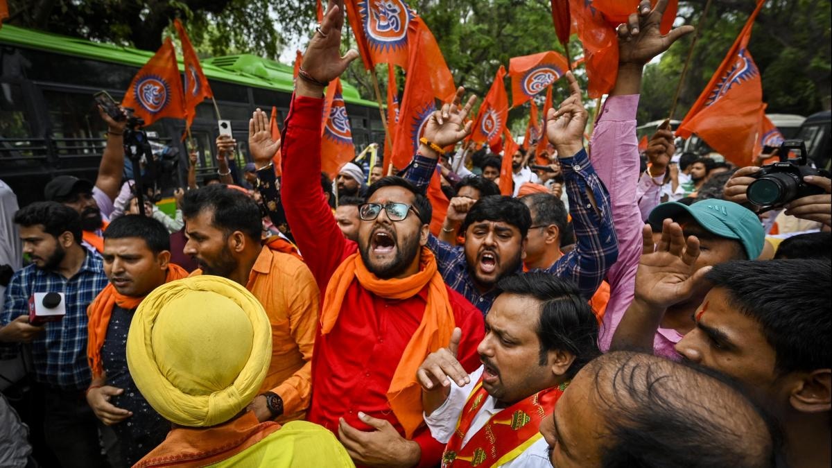 जानें- उस बजरंग दल की कहानी जिसे बैन करने का वादा कर रही है कांग्रेस