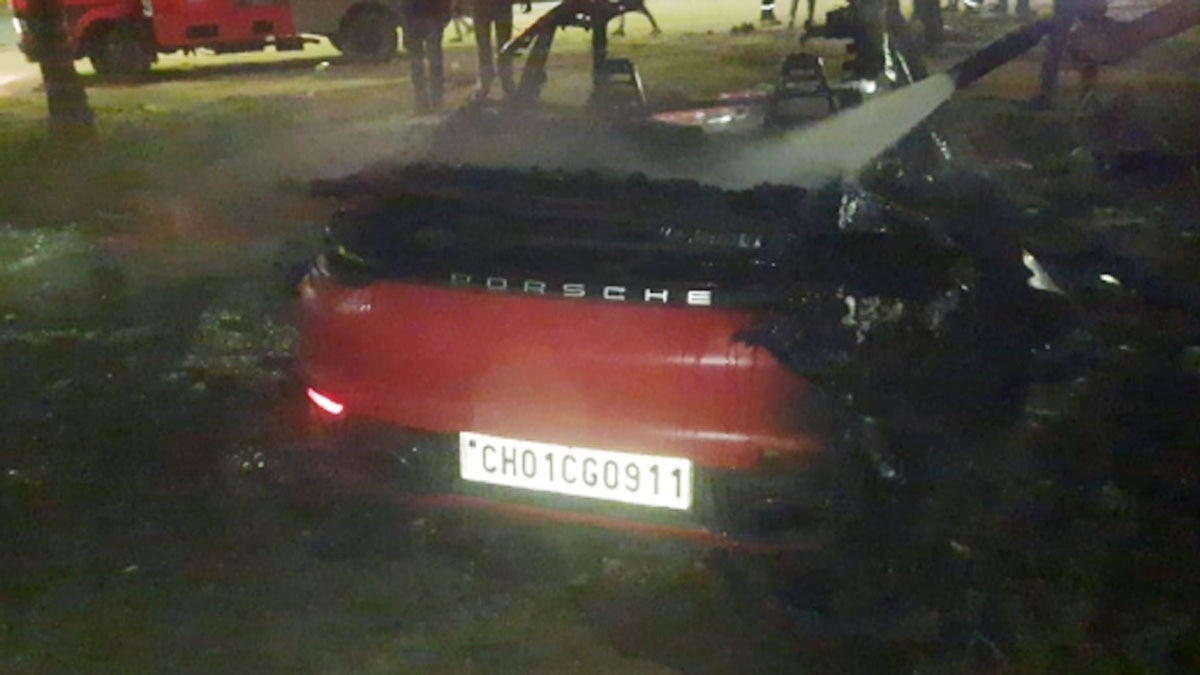 2 करोड़ की कार जलकर हुई खाक 