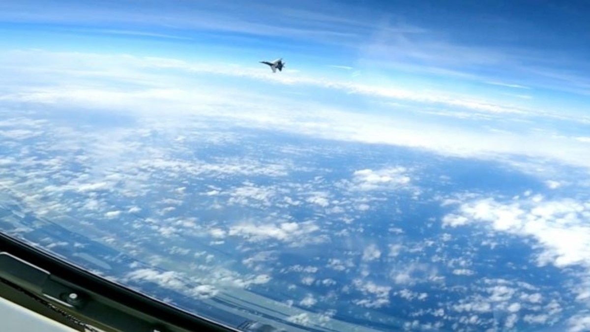 दक्षिण चीन सागर में चीन के लड़ाकू विमान की हरकत