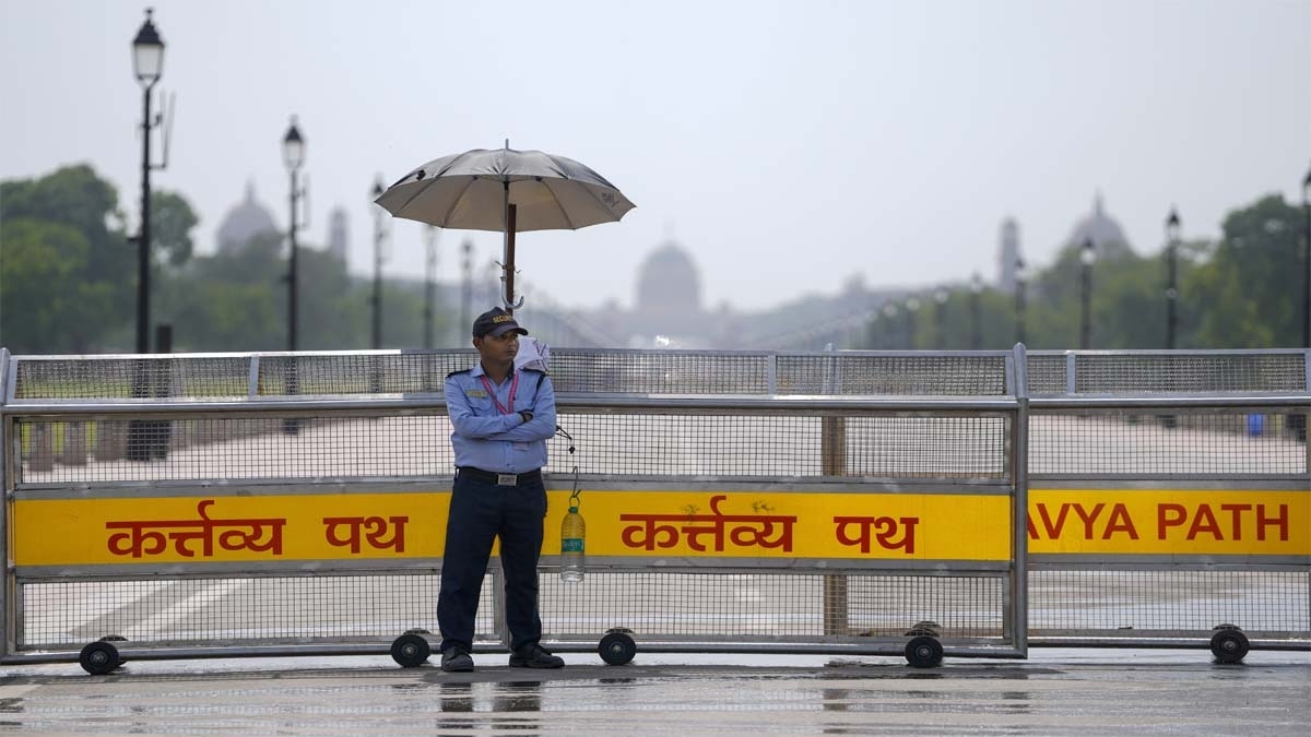 दिल्ली-NCR में बारिश ने गर्मी से फिर दिलाई राहत, सुहावने मौसम के बीच जान लीजिए IMD का अपडेट