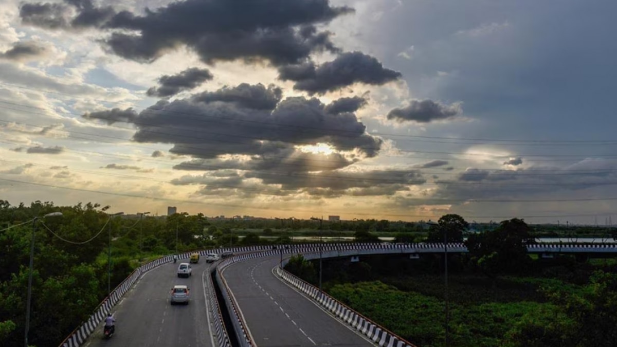 Delhi Weather: दिल्ली-NCR में बादलों की लुका-छुपी, हवाओं के साथ बारिश दिलाएगी गर्मी से राहत