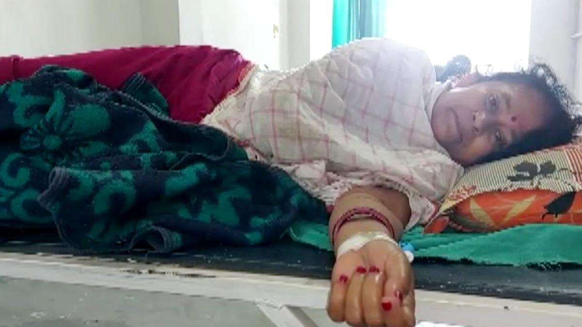 महिला का निजी अस्पताल में इलाज चल रहा है. 