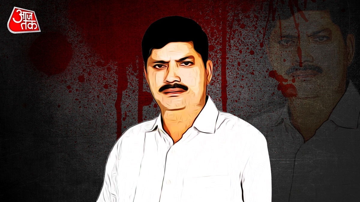 माफिया गब्बर अपनी दबंगई के चलते ही सीएम योगी के मंच पर जा पहुंचा था