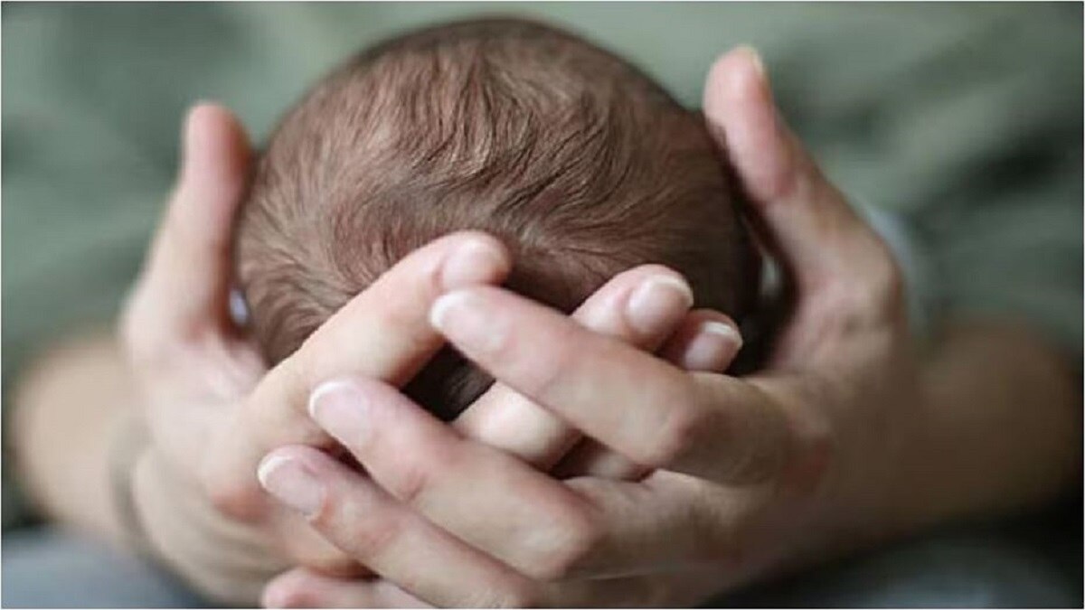 रो रहा था 10 माह का मासूम, चुप करवाने के बहाने शख्स ने गोद में उठाया, फिर हो गया फुर्र