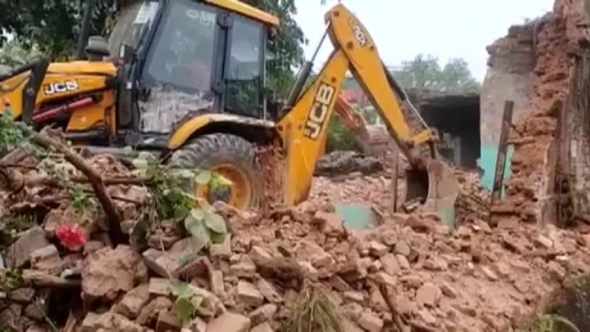 हरिद्वार में हटाई गई मजार