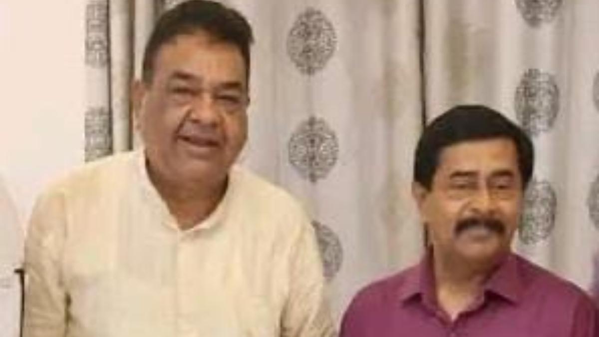 कांग्रेस नेता मुकेश नायक के साथ पूर्व मंत्री दीपक जोशी