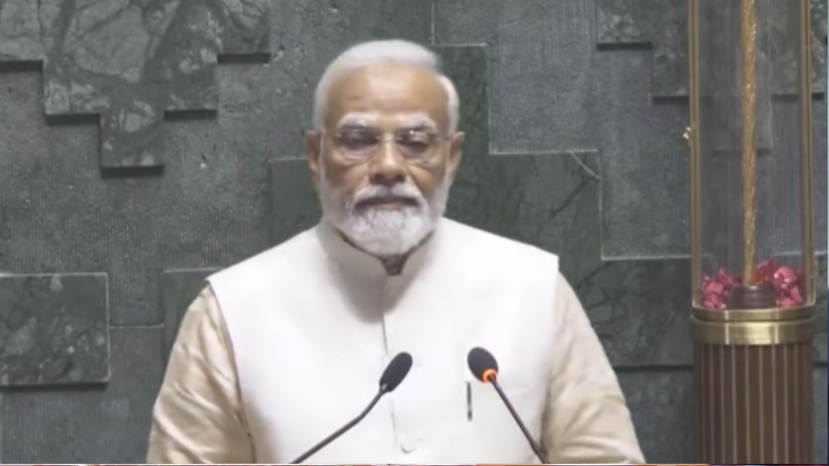 प्रधानमंत्री मोदी नए संसद भवन से संबोधित करते हुए