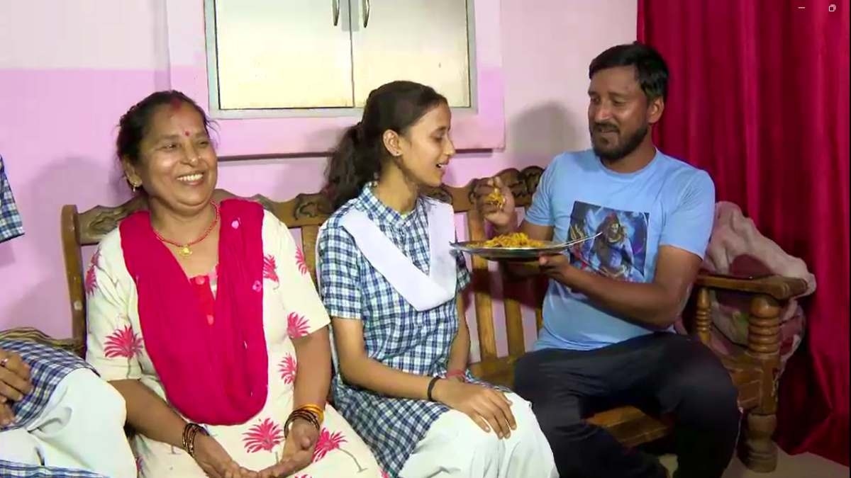 Success Story: रिक्शा चालक की बेटी ने बढ़ाया मान, CBSE 12वीं में पाए 92% मार्क्स