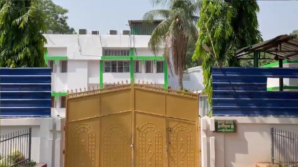 विधायक मोहम्मद कामरान ने जनता के नाम किया सरकारी बंगला.