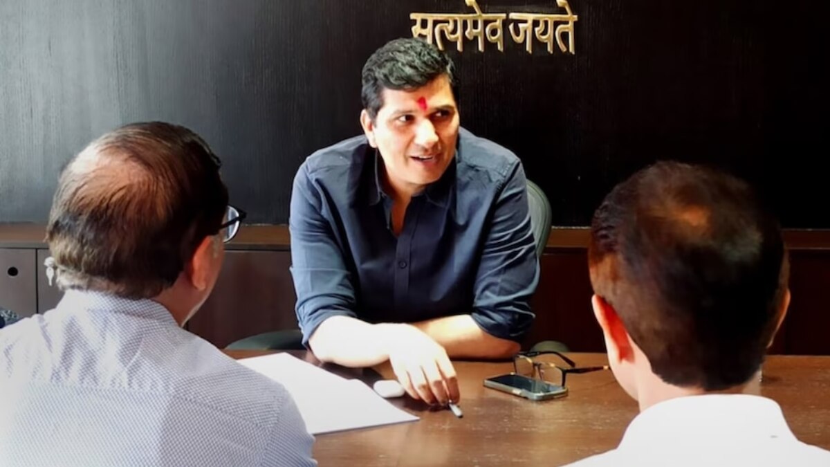 दिल्ली सरकार में सर्विसेज विभाग के मंत्री सौरभ भारद्वाज. (फाइल फोटो)