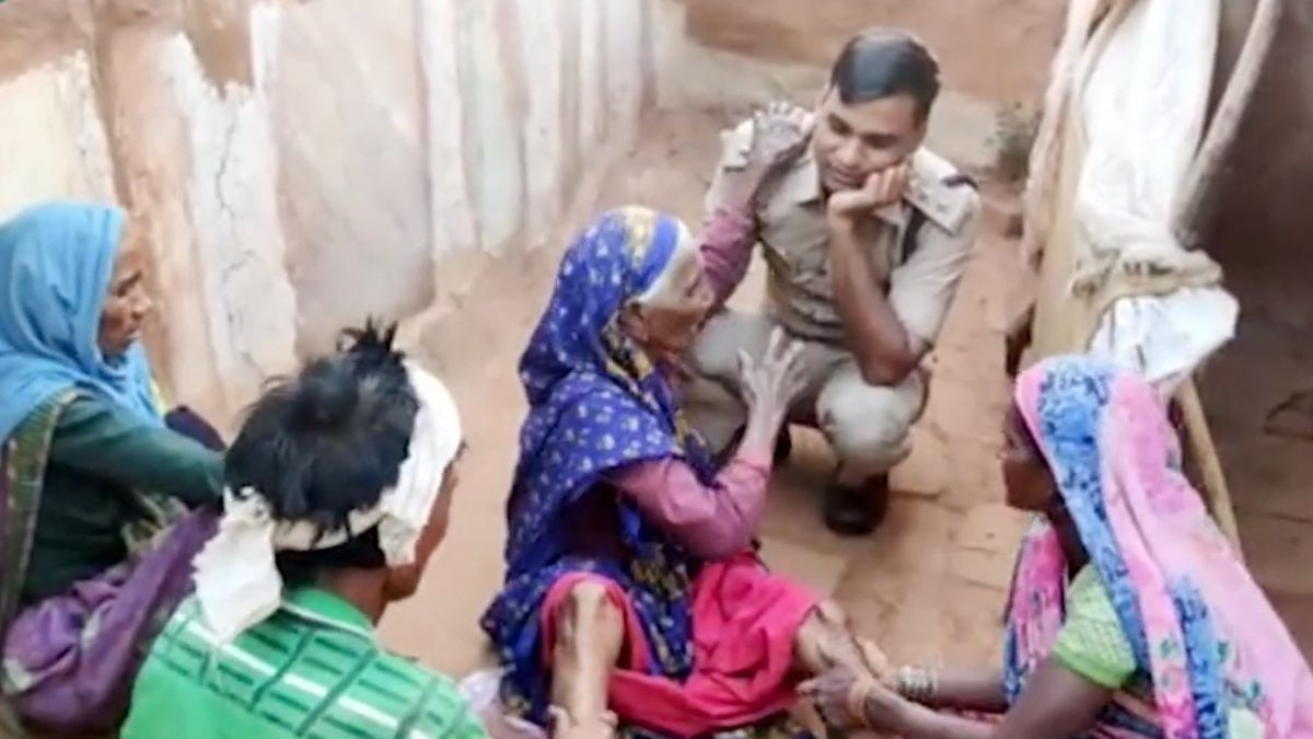 खाना नहीं खिलाता था परिवार.... खुद अपनी गाड़ी में बैठाकर ले गए DSP तो हाथ पैर दबाने लगे बेटा बहू
