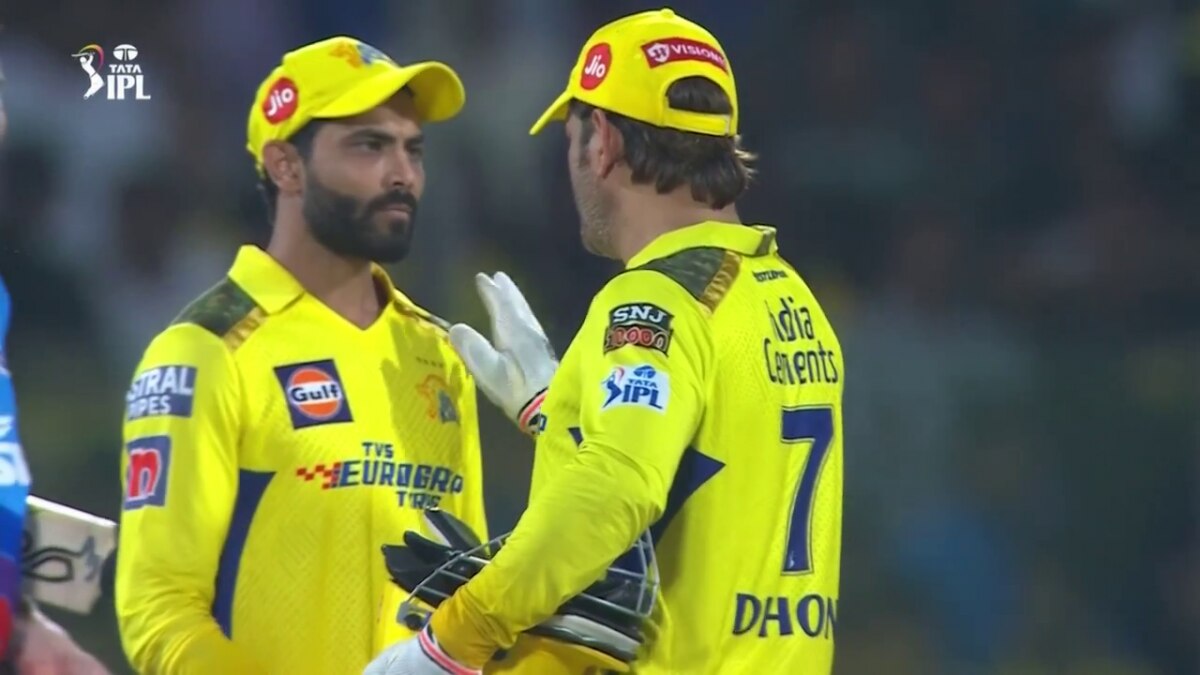 MS dhoni Ravindra Jadeja Fight: धोनी-जडेजा में हुई 'लड़ाई'! सामने आया वायरल  VIDEO - MS Dhoni Ravindra Jadeja Fight Viral video surfaced CSK vs DC  Indian premier league 2023 playoffs qualifier tspo -