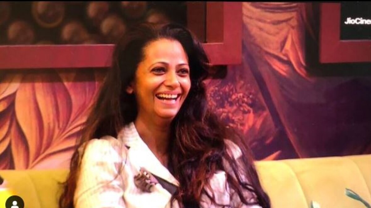 बिग बॉस ओटीटी: कैमरों का डर छोड़ सलमान के शो का हिस्सा बनीं आलिया सिद्दीकी, लेकिन बेटी को क्यों लगा बुरा?