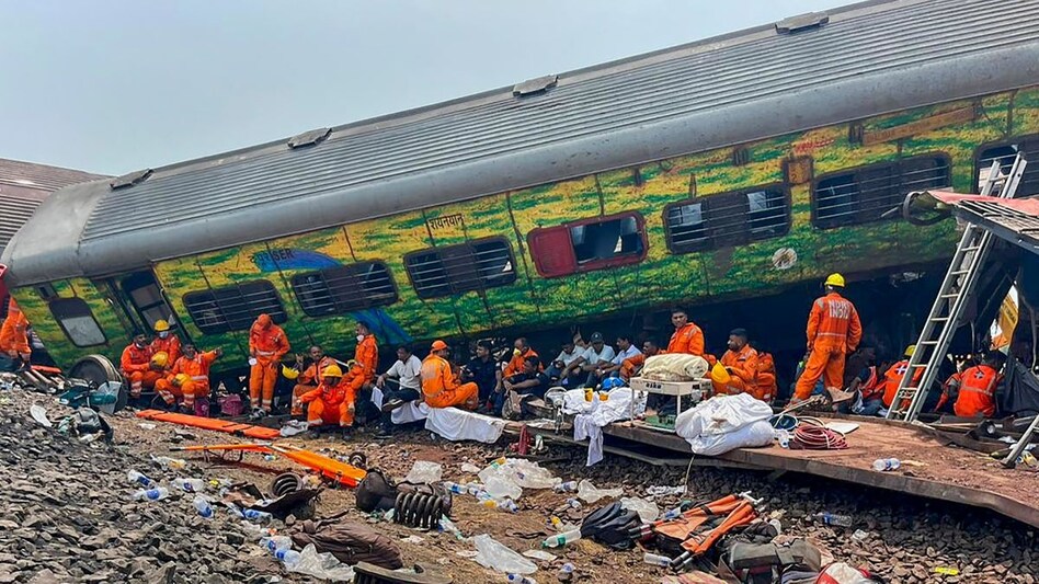 बालासोर ट्रेन हादसा : CBI ने जेई के घर को किया सील, पूछताछ के बाद से पूरा परिवार लापता-Balasore train accident: CBI seals JE's house, whole family missing after questioning