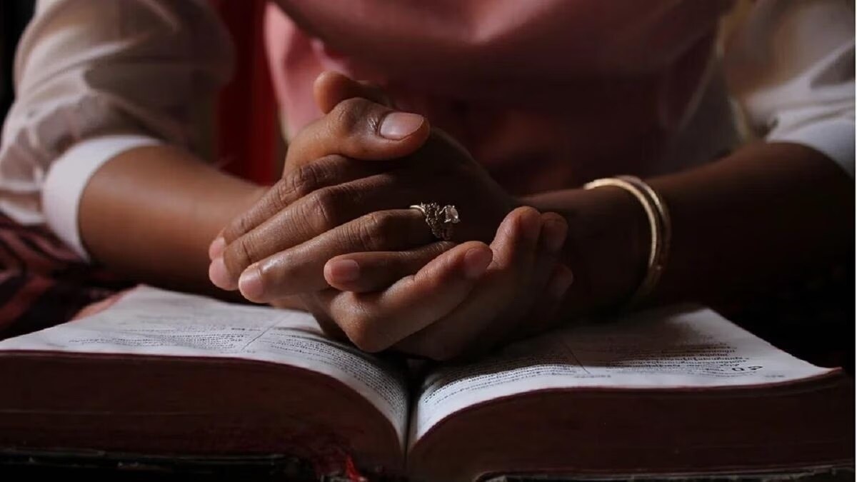 हाथ में बाइबिल लेकर गली-गली घूम रहा था ग्रुप, लोगों ने पीटा और किया पुलिस के हवाले