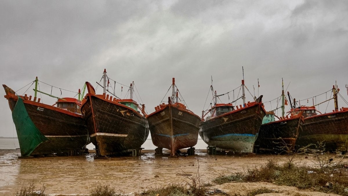 बिपरजॉय 15 जून को गुजरात के कच्छ और पाकिस्तान के कराची में तट से टकराएगा. (फोटो- पीटीआई)