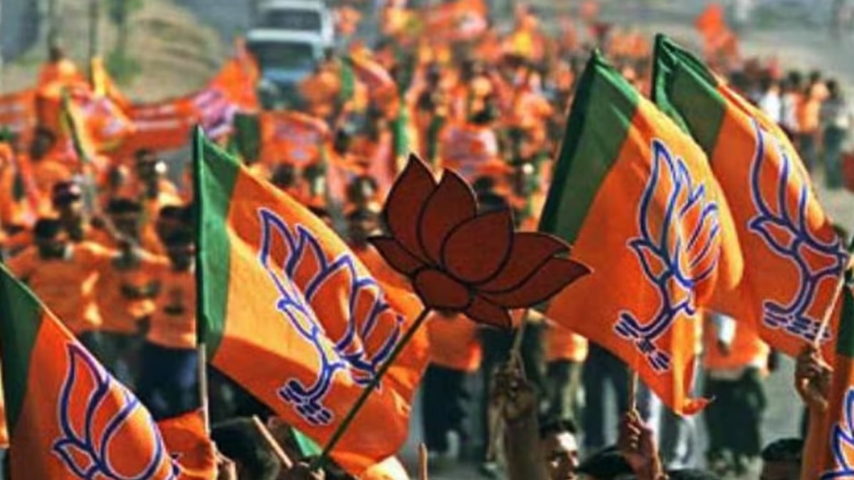 कर्नाटक: पार्टी विरोधी गतिविधियों में शामिल नेताओं पर BJP सख्त, 11 लोगों को नोटिस जारी - Karnataka BJP strict on leaders involved in anti party activities notice issued to 11 leaders ntc ...