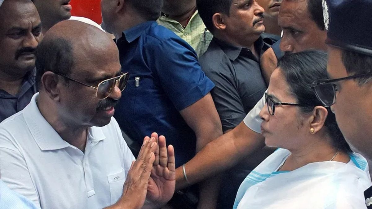 ममता बनर्जी के विरोध के बाद भी राज्यपाल ने मनाया राज्य स्थापना दिवस (फाइल फोटो)