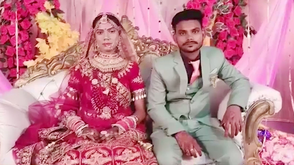 आकाश और मुस्कान की शादी 1 रुपये और 1 नारियल में हुई 