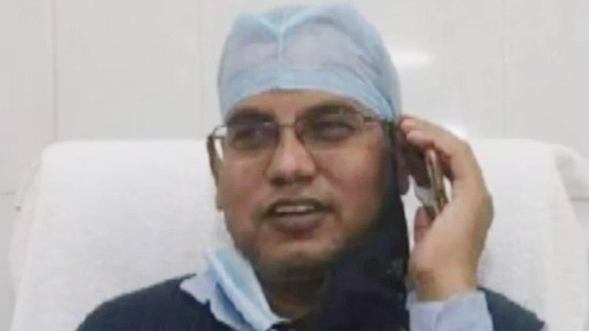 ब्रेस्ट की गांठ देखने के बहाने डॉक्टर ने बनाया महिला का वीडियो, फिर ब्लैकमेल कर कई बार किया रेप