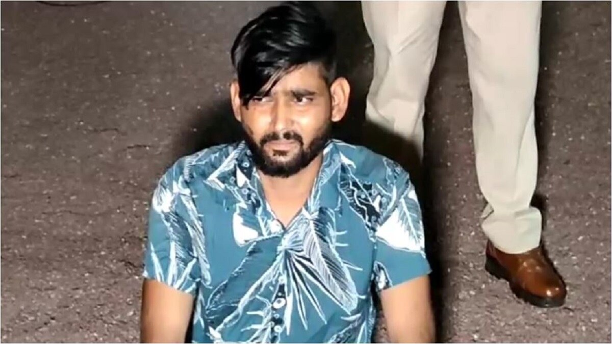 पुलिस गिरफ्त में आरोपी मुकेश.