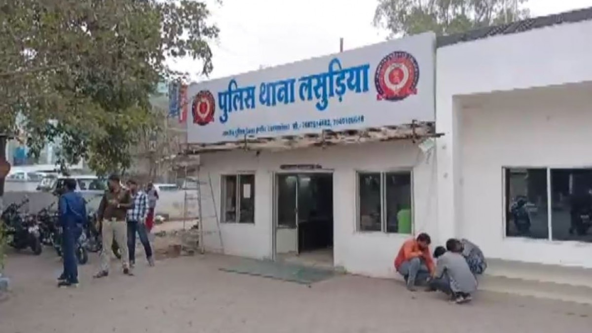 बेटी से छेड़छाड़ करने वाला पिता गिरफ्तार