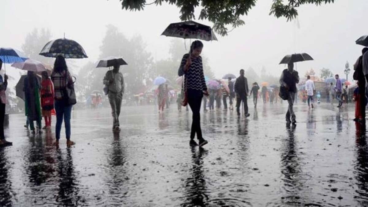 Weather Today: गुजरात में साइक्लोन का रेड अलर्ट, दिल्ली में बारिश की उम्मीद, जानें आज का मौसम