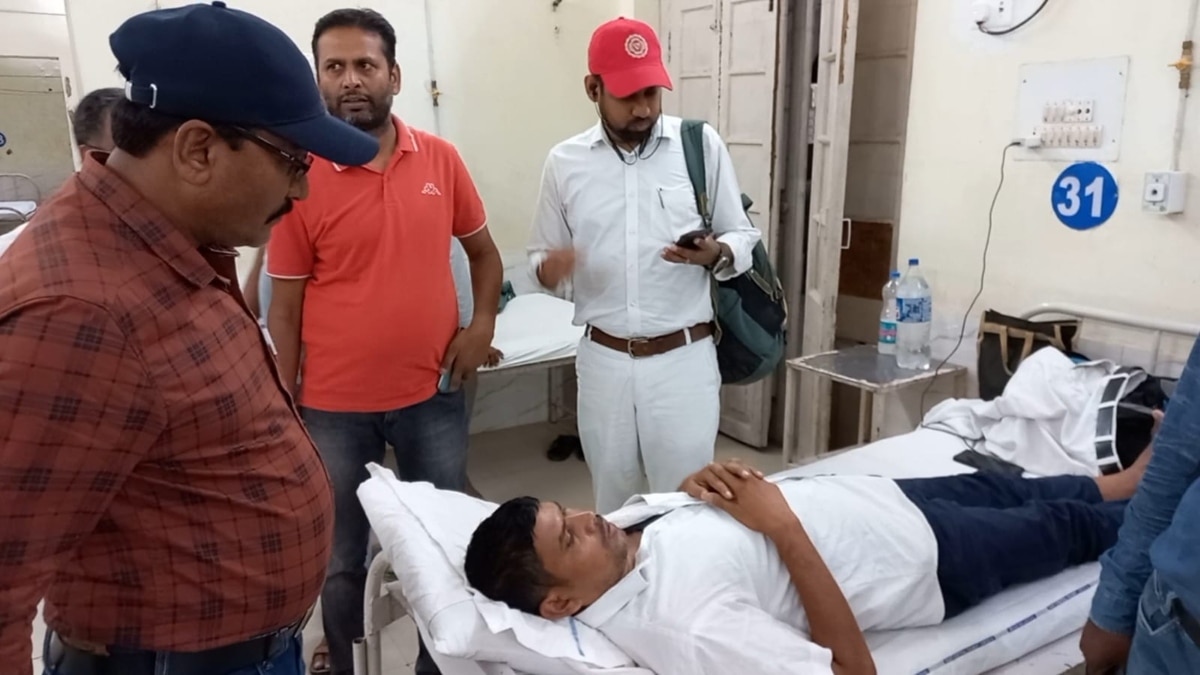 अस्पताल में भर्ती गार्ड.