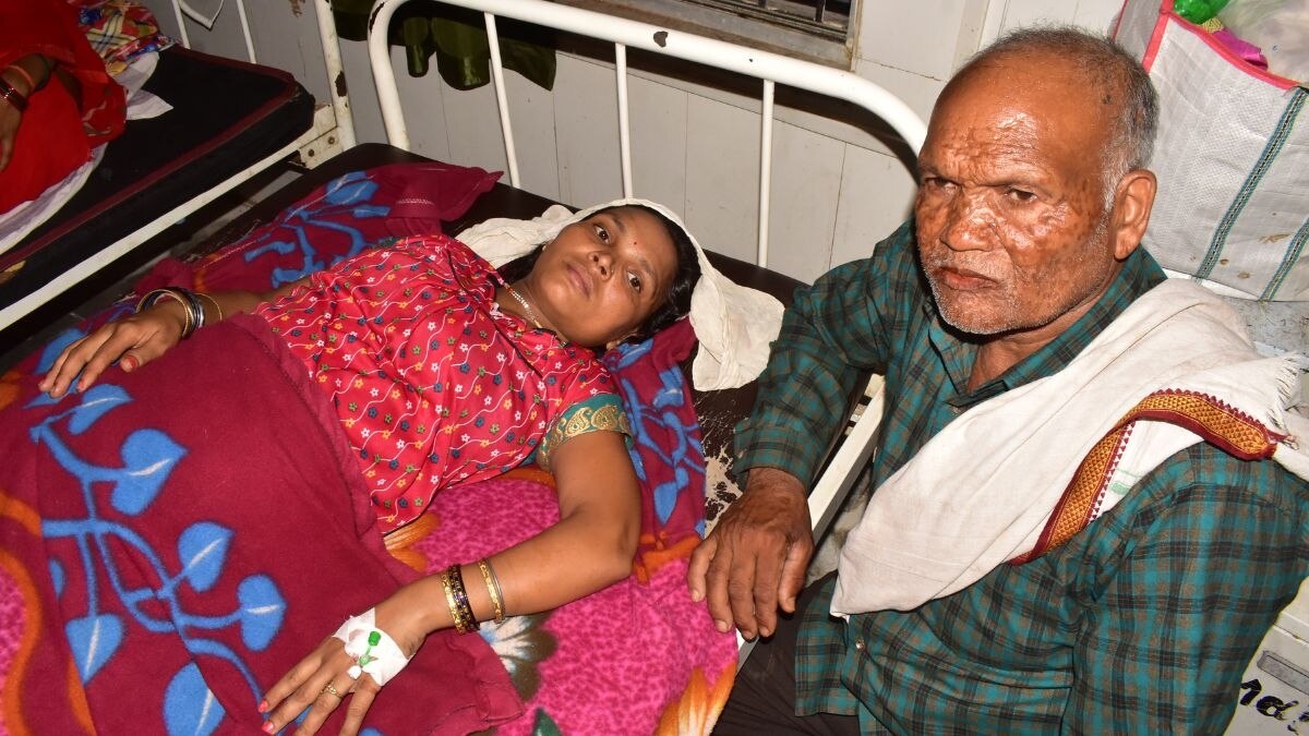 62 साल का बुजुर्ग बना तीन बच्चों का पिता. 