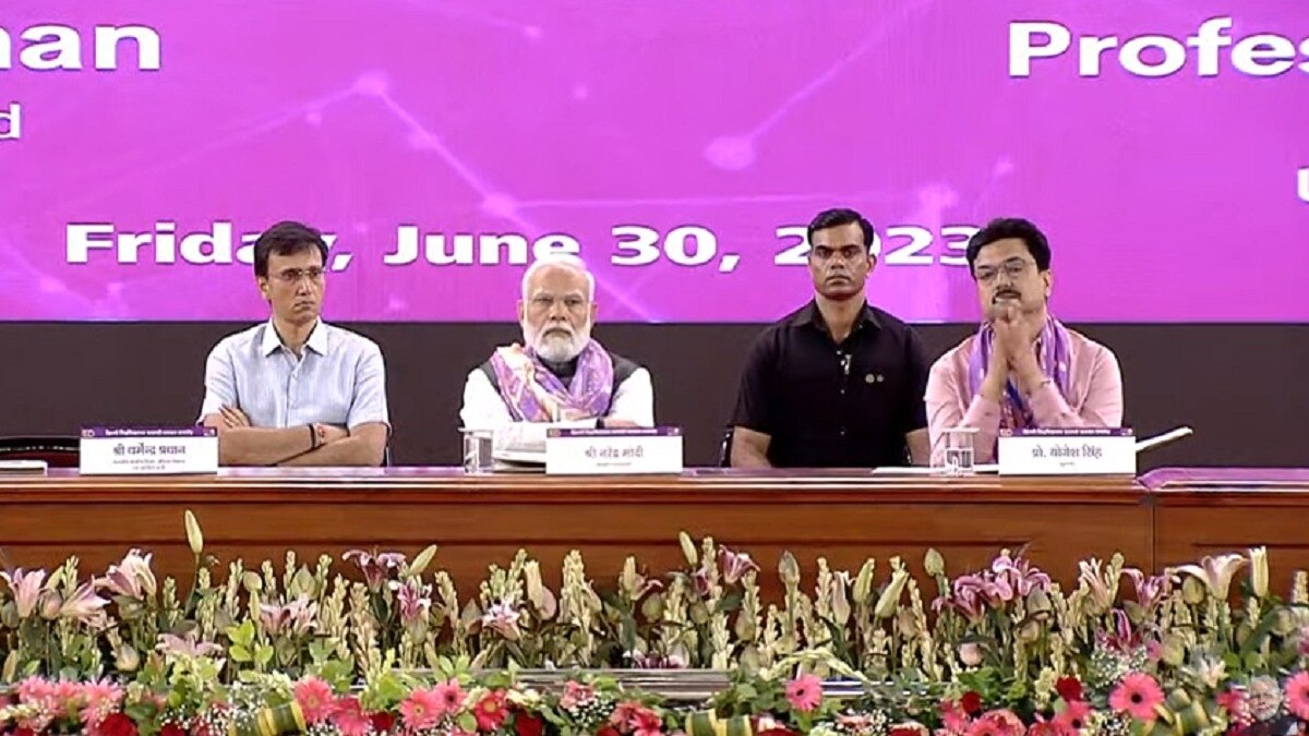 डीयू पहुंचे पीएम मोदी 