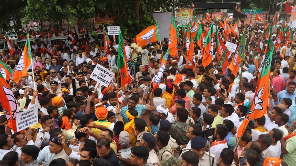 बिहार में पहले विधानसभा में हंगामा, फिर मार्च, लाठीचार्ज में एक भाजपा नेता ने तोड़ा दम-Uproar in Bihar first assembly, then march, a BJP leader died in lathi charge