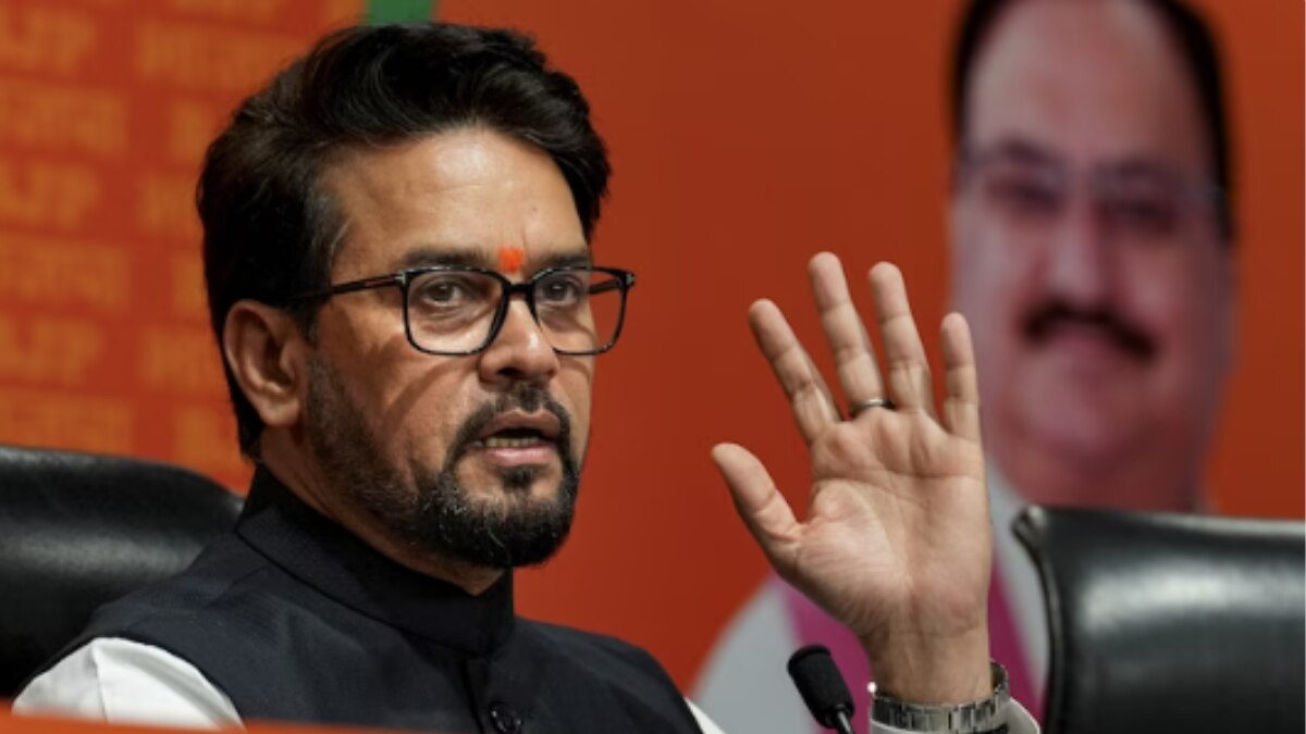 केंद्रीय मंत्री अनुराग ठाकुर ने विपक्षी दलों से सदन में मणिपुर मामले में बहस करने की अपील की है (फाइल फोटो)