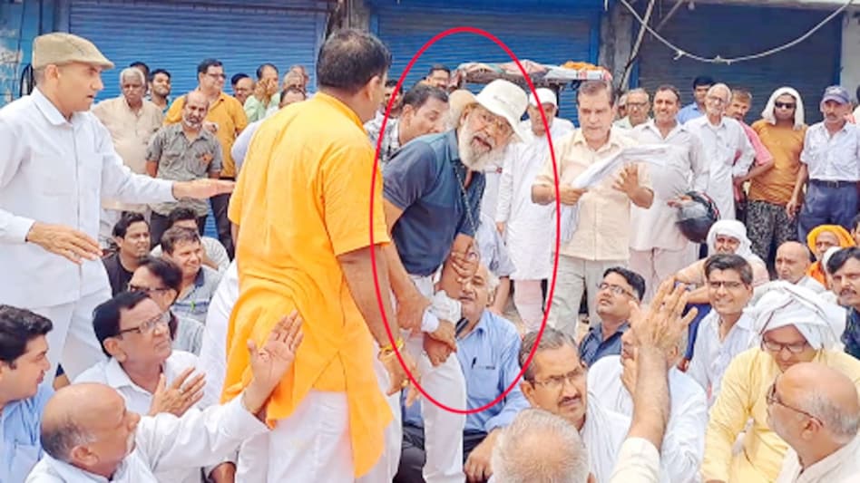 ashok swami arrested जातिसूचक शब्द बोलने पर IAS का पिता अरेस्ट