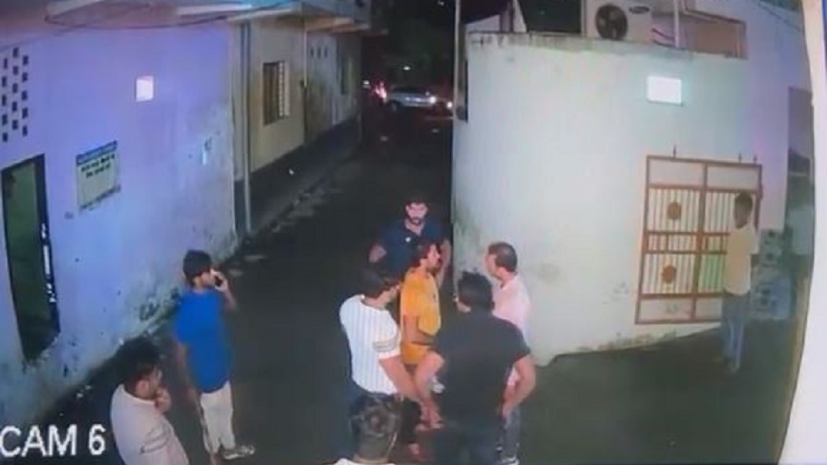 दबंगों ने घर तक पीछा कर पीटा