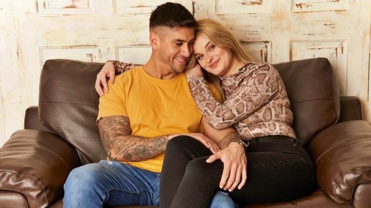 कपल ने सोशल मीडिया पर बयां की अपनी लव स्टोरी 