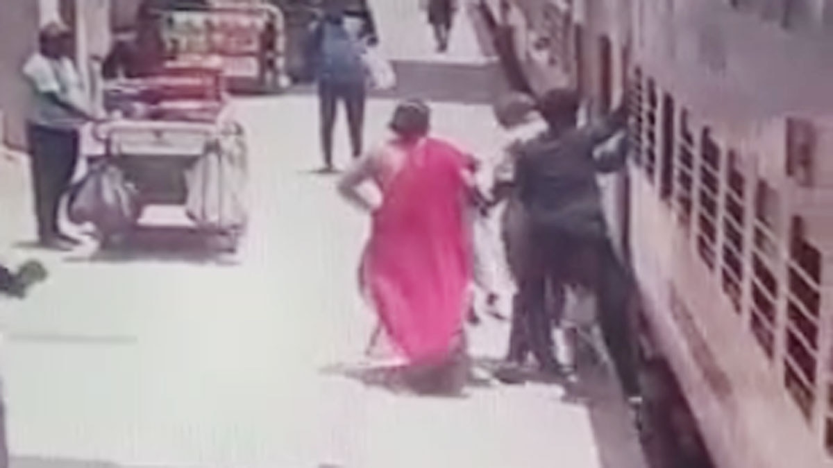 चलती ट्रेन से गिरकर पिता और बेटी की मौत 