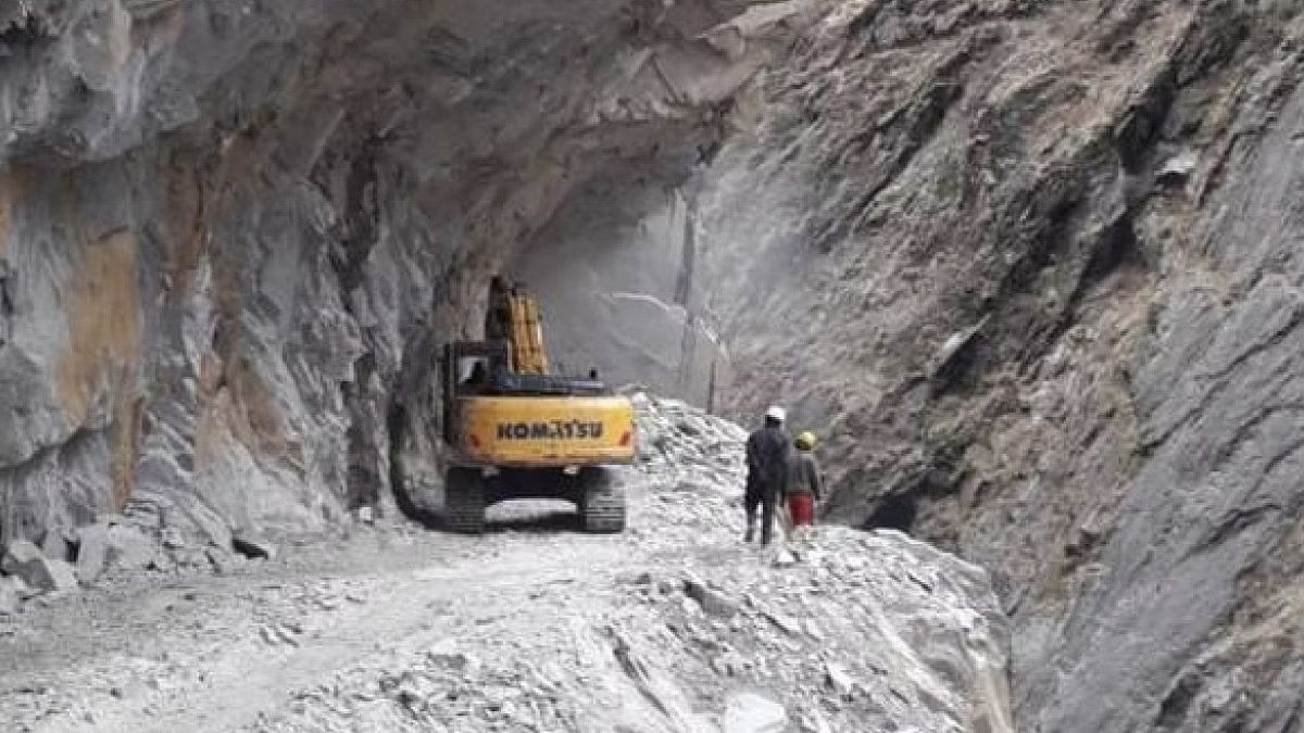 नाभीढांग से लिपुलेख दर्रे तक सड़क की कटाई का शुरू हुआ काम (फाइल फोटो)