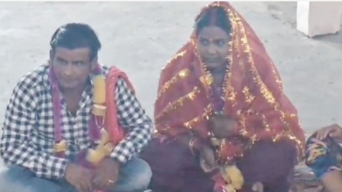 धर्म बदलकर युवक ने प्रेमिका से मंदिर में की शादी 