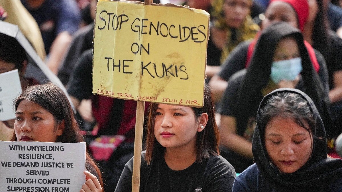 कुकी-ज़ो महिला मंच के सदस्यों ने शुक्रवार को दिल्ली में प्रदर्शन किया. (फोटो- पीटीआई)