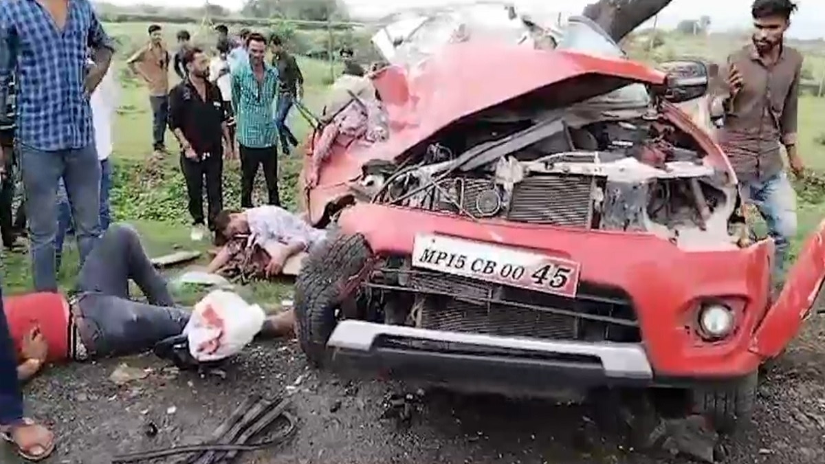 ट्रक और पजेरो की टक्कर में 6 की मौत.