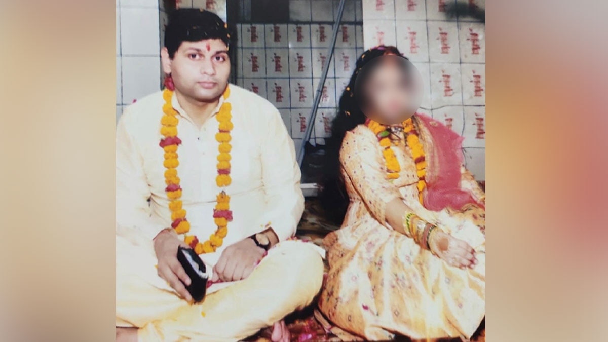 मनीष दुबे की शादी के फोटो और सर्टिफिकेट वायरल