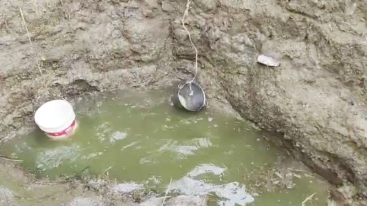 गंदा पानी पीने को मजबूर त्रिवेणी गांव के लोग 